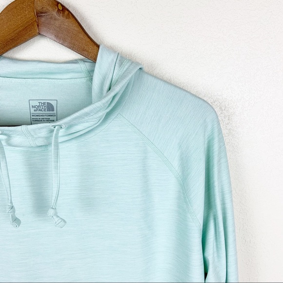 The North Face Motivation Flashdry Cropped Hoodie - Picture 4 of 8